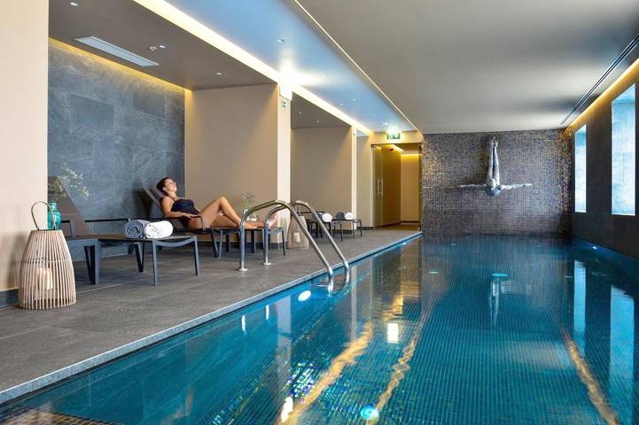 Pousadas para 4 pessoas, com jacuzzi e sauna e ainda piscina and terraço em Monte Gordo