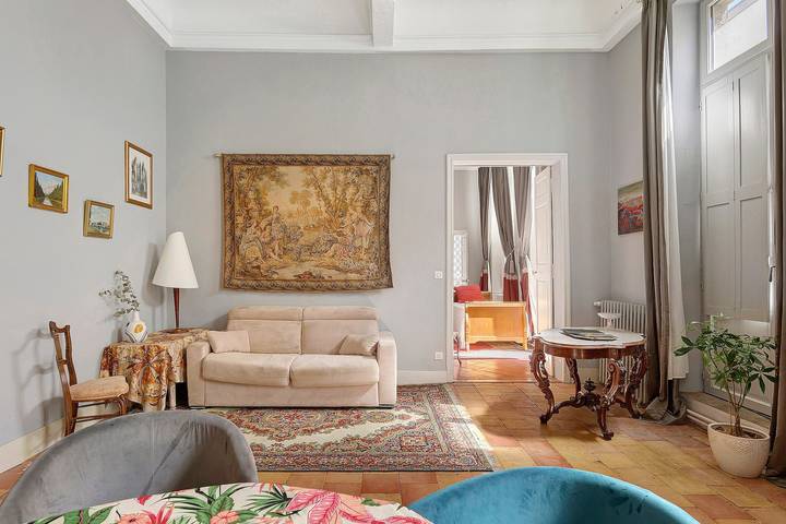 Apartamento entero, Apartamento 'La Suite Barbes' con jardín compartido, balcón y Wi-Fi in Carcasona, Región de Carcassonne