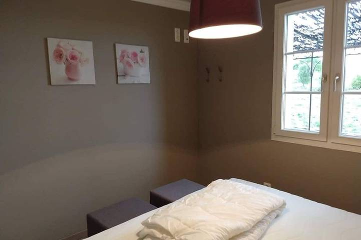 Gîte pour 2 personnes, avec terrasse ainsi que piscine et jardin à Chambonas - 4