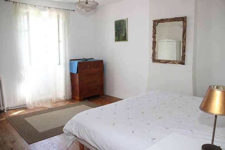 Location de vacances pour 10 personnes, avec terrasse ainsi que piscine et jardin à Migron - 3