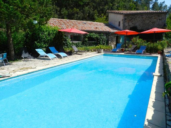 Ferienhaus für 5 Personen, mit Terrasse und Garten sowie Pool und Ausblick