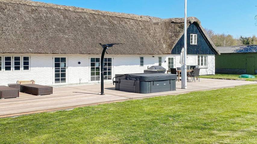 Ferienhaus für 10 Personen, mit Terrasse und Sauna sowie Whirlpool in Gedser