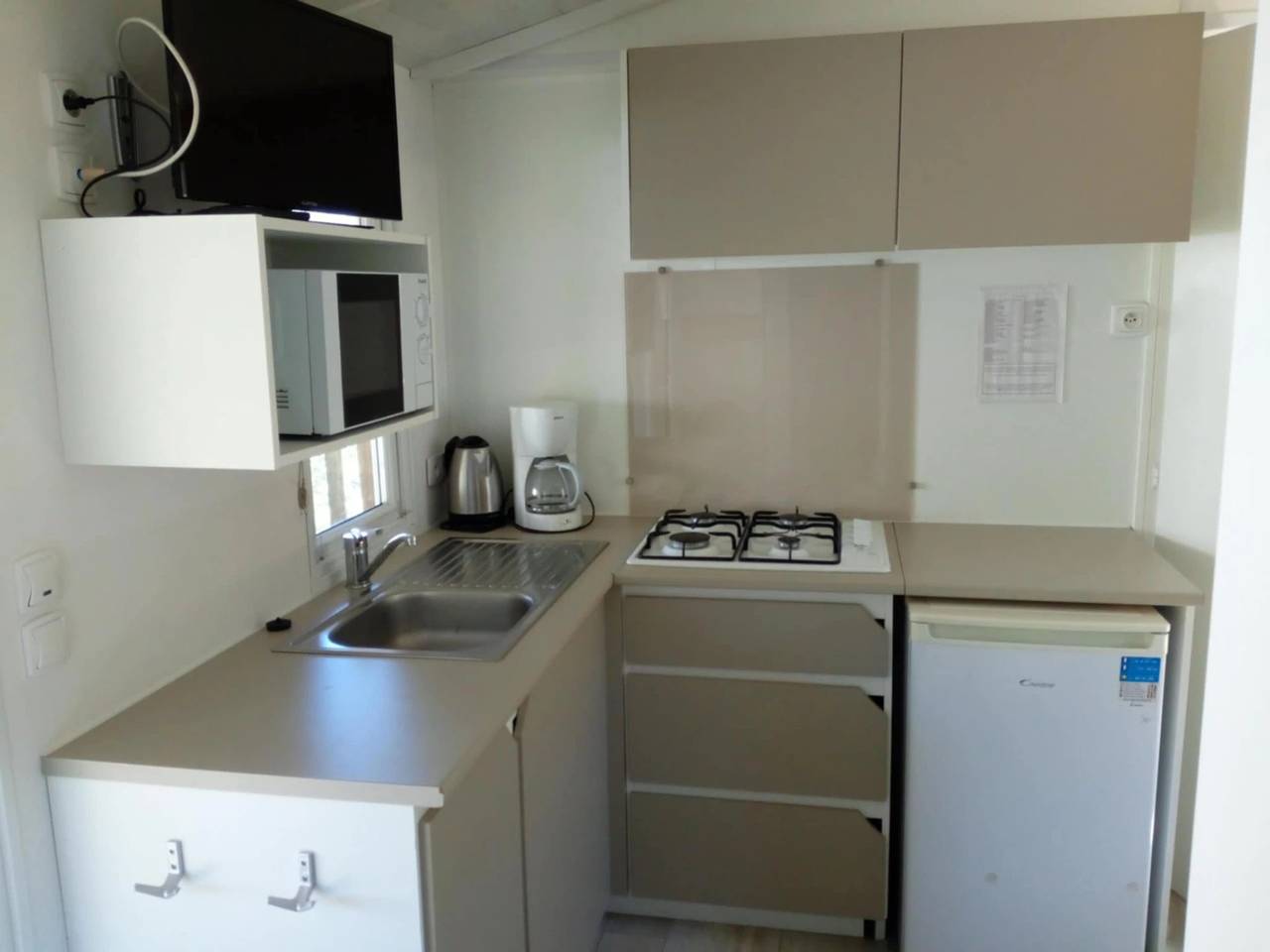 Zecamping 4* animé piscine couverte pet friendly locatif Tv 24m2 in Vic-sur-Cère, Région d'Aurillac