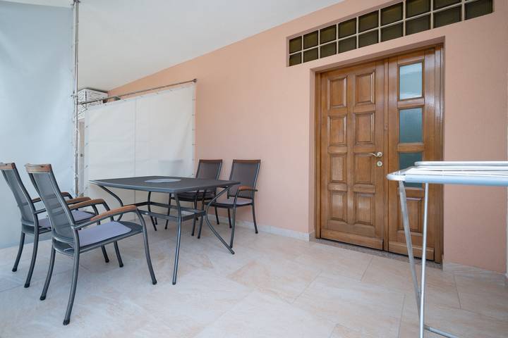 Ferienwohnung für 4 Personen, mit Balkon/Terrasse in Novalja