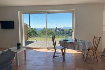 Gîte pour 4 personnes, avec jardin dans Largentière
