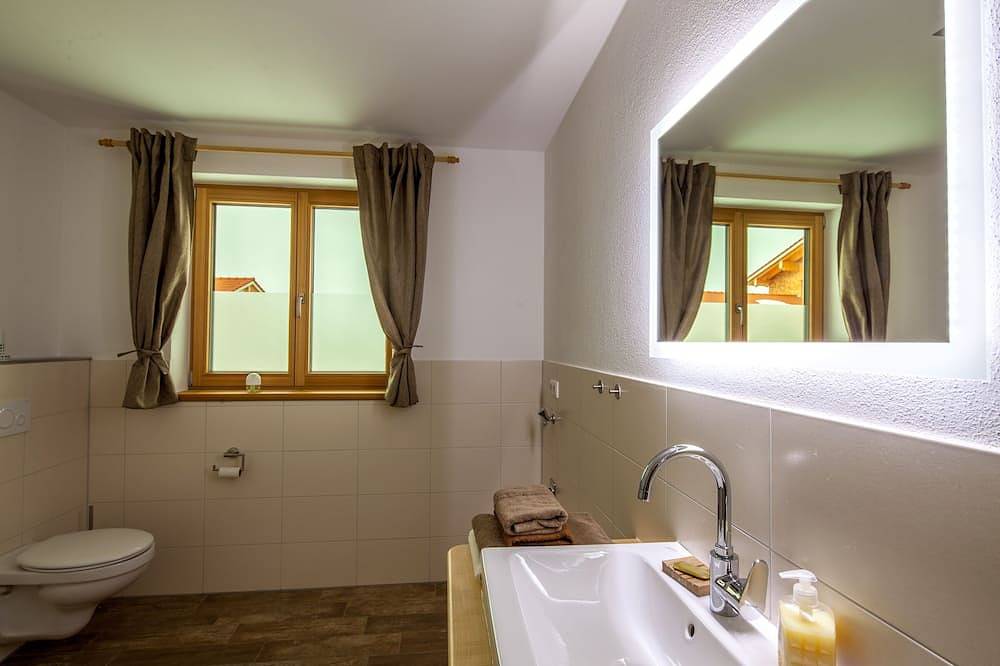 Neubau-komfortable Ferienwohnung mit Dachterrasse in Rückholz, Bayerisch Schwaben
