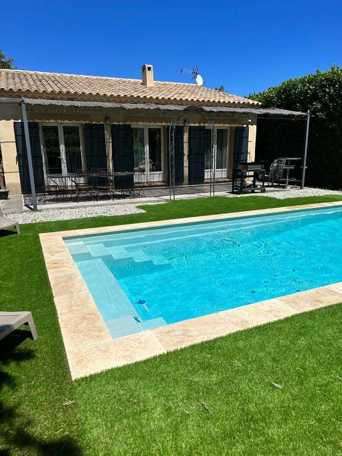 Villa pour 4 personnes, avec Balcon et Terrasse ainsi que Jardin et Piscine à Auriol