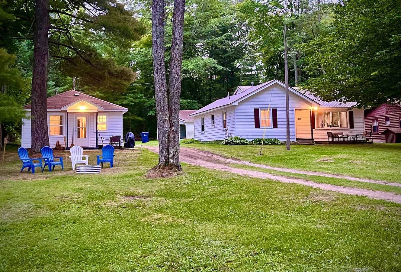 Ganze Wohnung, New!  Forrest's Cabin and Vivian's Cabin in Kalkaska County