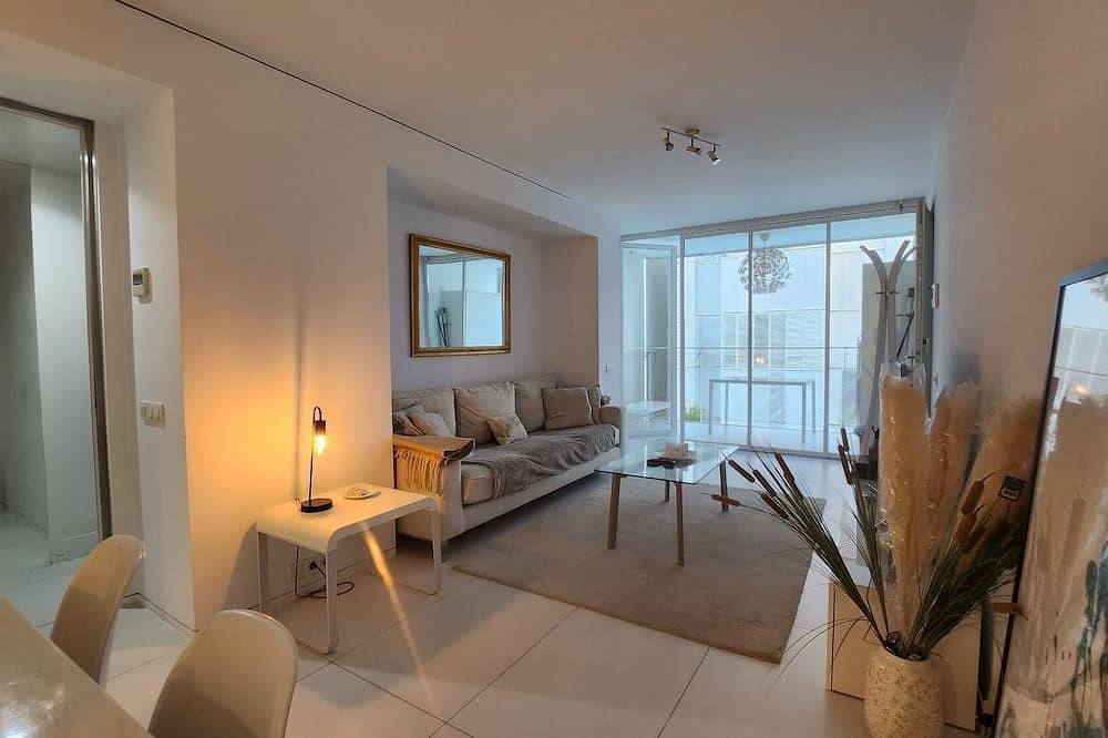 Ganze Wohnung, Ibiza - Apartment - Sleeps 4 - Parking - Pool in Talamanca, Ibiza Stadt
