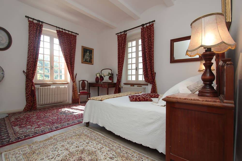 Entire apartment, Chopin Luxury Apartments, swimming pool in Vals-les-Bains, Parc naturel régional des Monts d'Ardèche