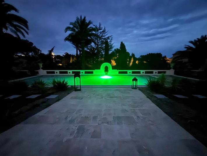 Location de vacances pour 25 personnes, avec jardin et terrasse ainsi que piscine et jacuzzi dans Plage Camp Long - 2