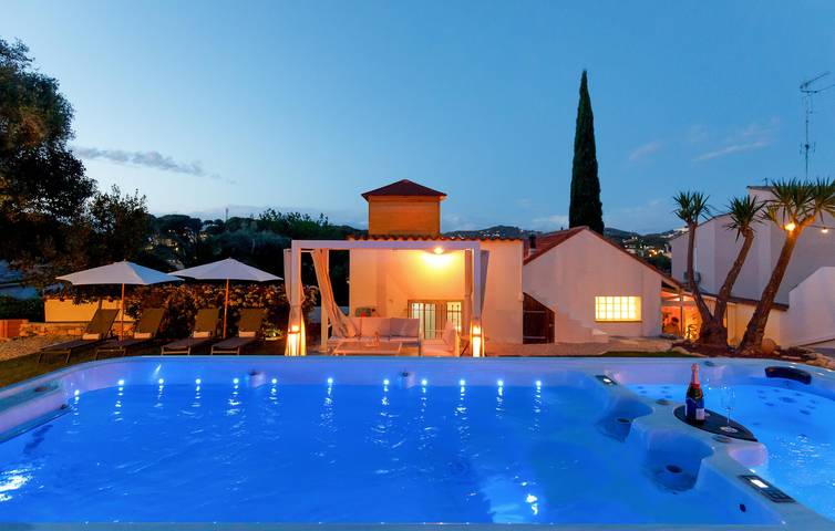 Acogedor apartamento de 2 dormitorios con piscina, wifi y a 2,5 km de la playa in Le Cannet, Costa mediterránea (Francia)
