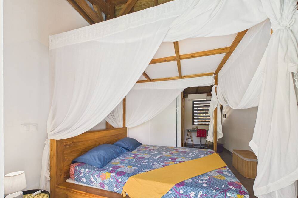 Sea view, Pool in a beautiful villa for 8 in Plage de Ferry, Deshaies