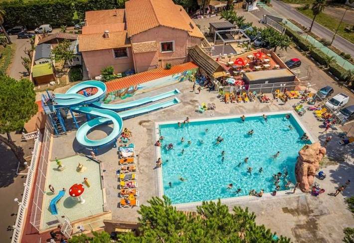 Camping pour 4 personnes, avec bassin pour enfant