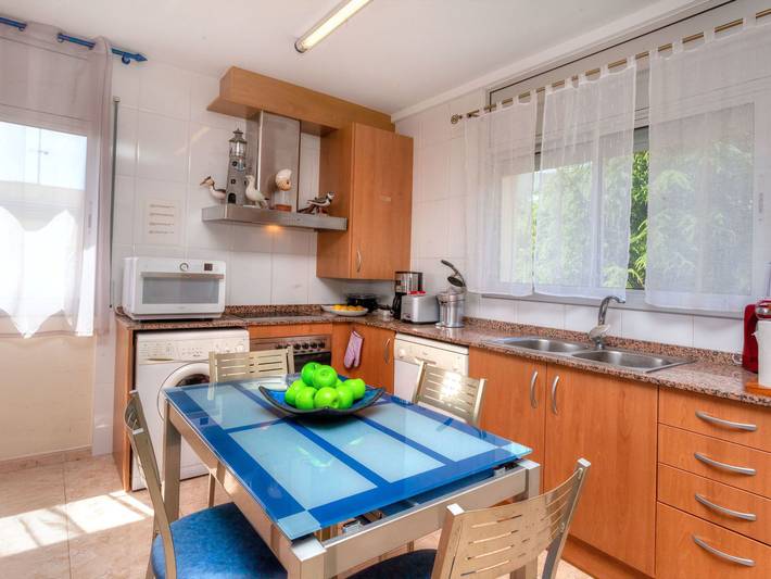 Ferienwohnung für 5 Personen, mit Terrasse und Garten in Llanca - 3