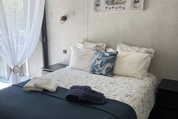 Gîte pour 4 personnes, avec terrasse ainsi que jardin et piscine à Plaisians - 4