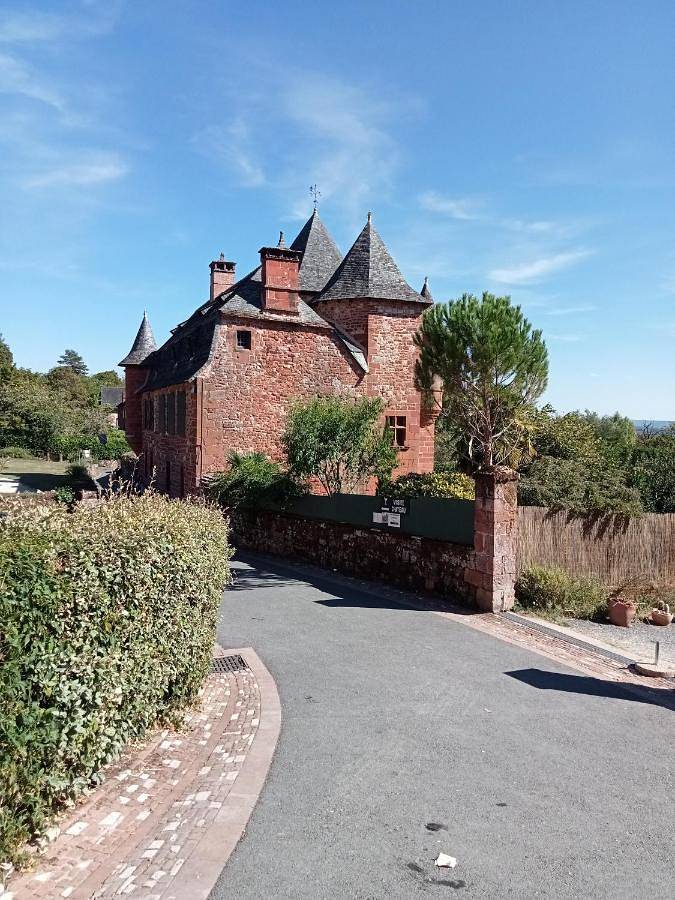 Maison d’hôte pour 2 personnes, avec piscine ainsi que vue et jardin à Collonges-la-Rouge - 2