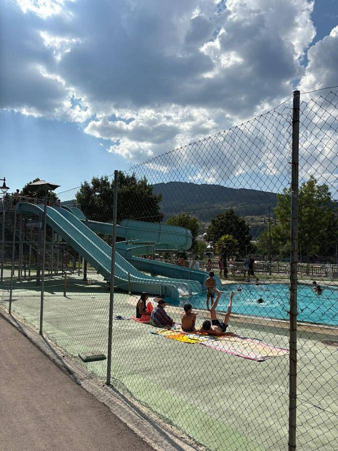 Casa rural para 10 personas, con vistas además de piscina y jardín, Familias con niños en El Bierzo - 4