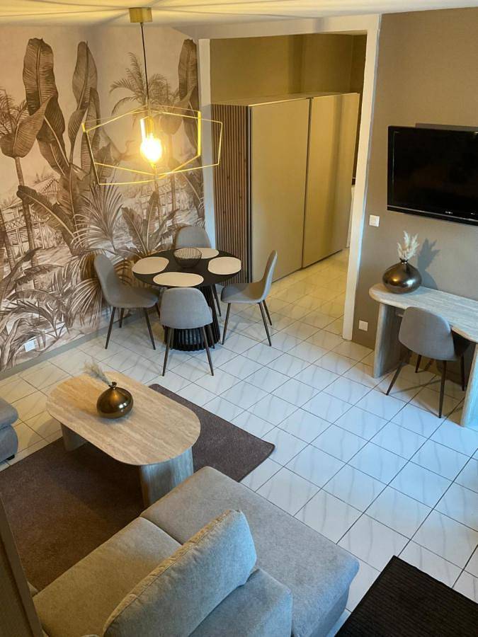 Location de vacances pour 6 personnes, avec terrasse ainsi que vue et jardin à Épernay