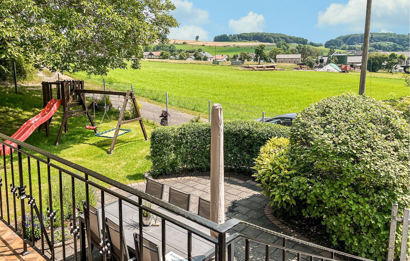 Moderno apartamento con aparcamiento, jardín y terraza cerca de Wallersheim in Fleringen, Bitburg-Prüm