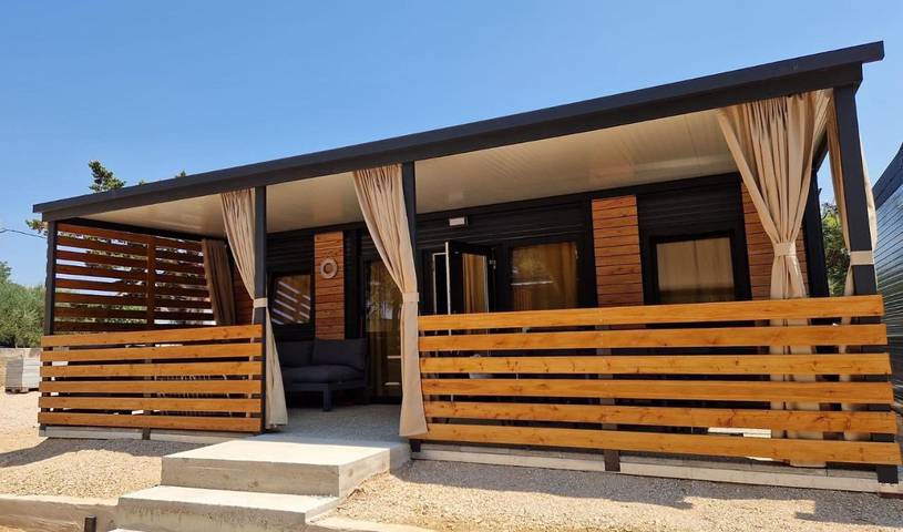 Camping für 6 Personen, mit Terrasse und Ausblick in Privlaka