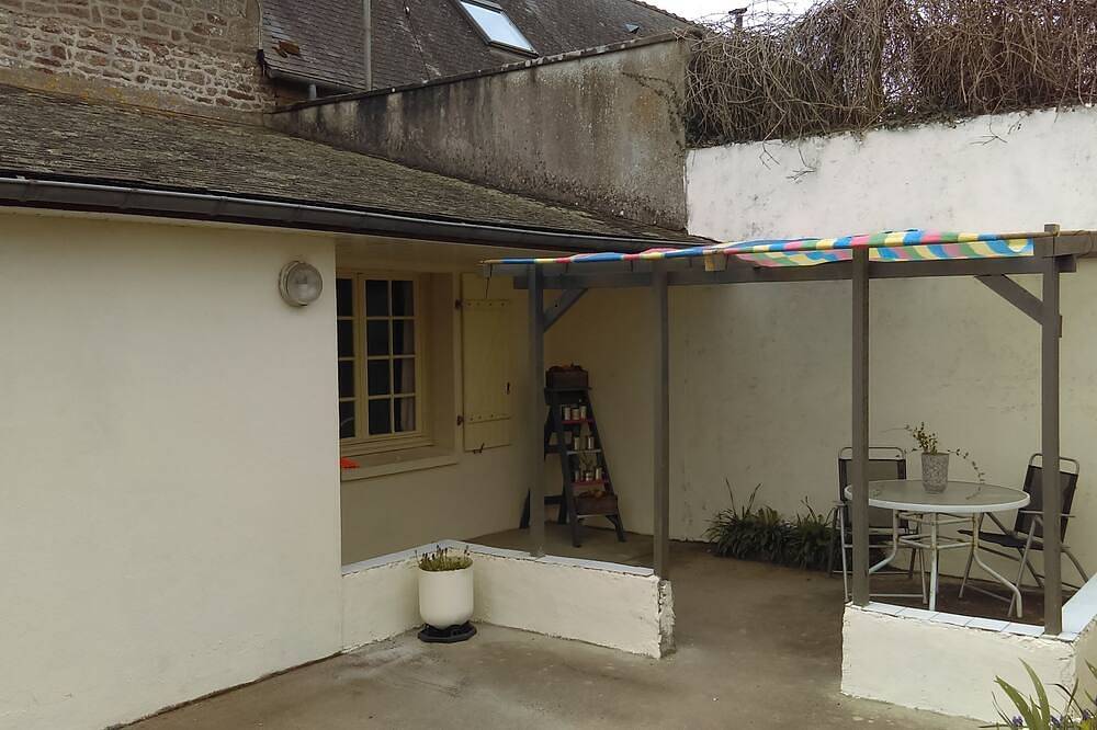 Les Mezerais Rural 1 Bed Private Cosy Gite Sleeps 2 in Brecé, Mayenne
