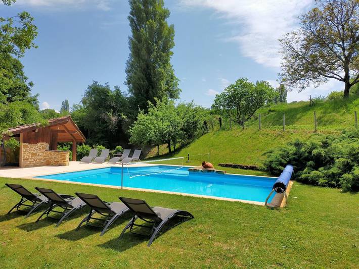 Gîte pour 9 personnes, avec piscine et jardin dans l' Isère - 2