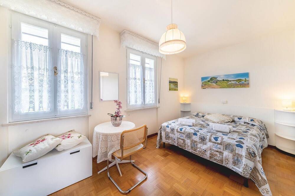 Appartement entier, Bel appartement à Lazise -Vr- in Lazise, Montagnes autour du lac de Garde