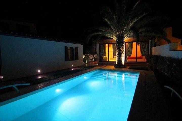 Villa per 13 persone, con giardino e panorama nonché piscina, con animali domestici in Valledoria
