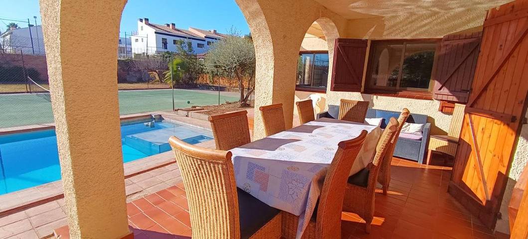 Location de vacances pour 30 personnes, avec jacuzzi ainsi que piscine et jardin à Altafulla - 2