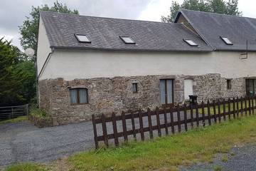 Gîte pour 9 personnes, avec jardin et terrasse, animaux acceptés à Roncey