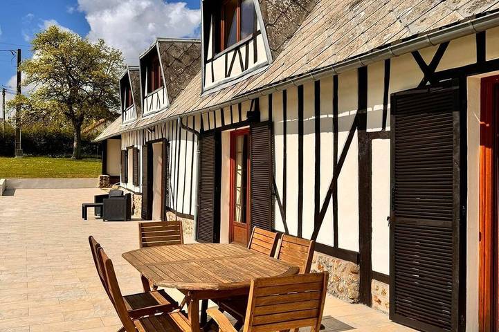 Gîte pour 8 personnes, avec terrasse et jardin à Ferrières-Saint-Hilaire