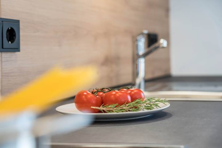 Entire apartment, Apartment "Sunnig - Sonnenlicht" with Mountain View, Balcony & Wi-Fi in Lana, Nonsberg Group