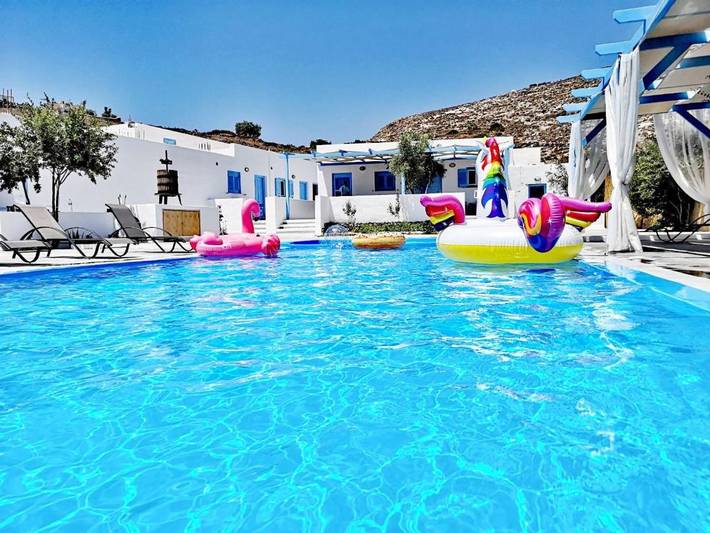 Villa pour 2 personnes, avec jardin ainsi que piscine et bassin pour enfant à Santorin