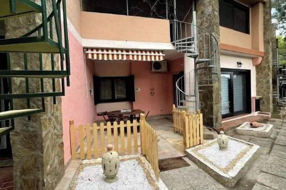 Appartamento intero, Accogliente appartamento immerso nel verde e a pochi passi dal mare. in Santa Margherita di Pula, Pula e dintorni