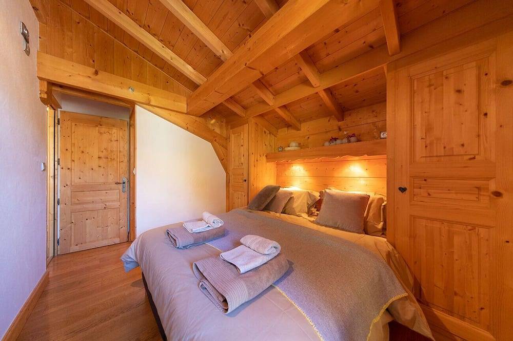 Chalet Mitoyen Indoor swimming pool winter season only (December to April) in Morzine, Les Portes du Soleil
