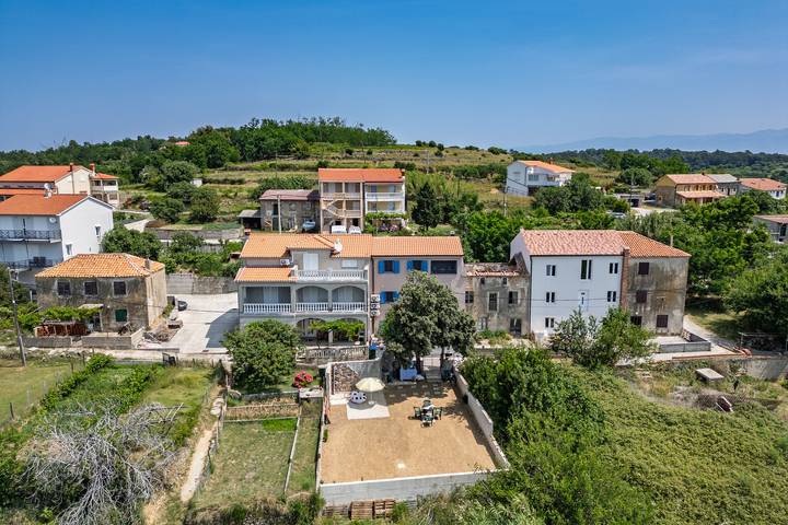 Ferienhaus für 8 Personen, mit Meerblick und Balkon, kinderfreundlich in Lopar