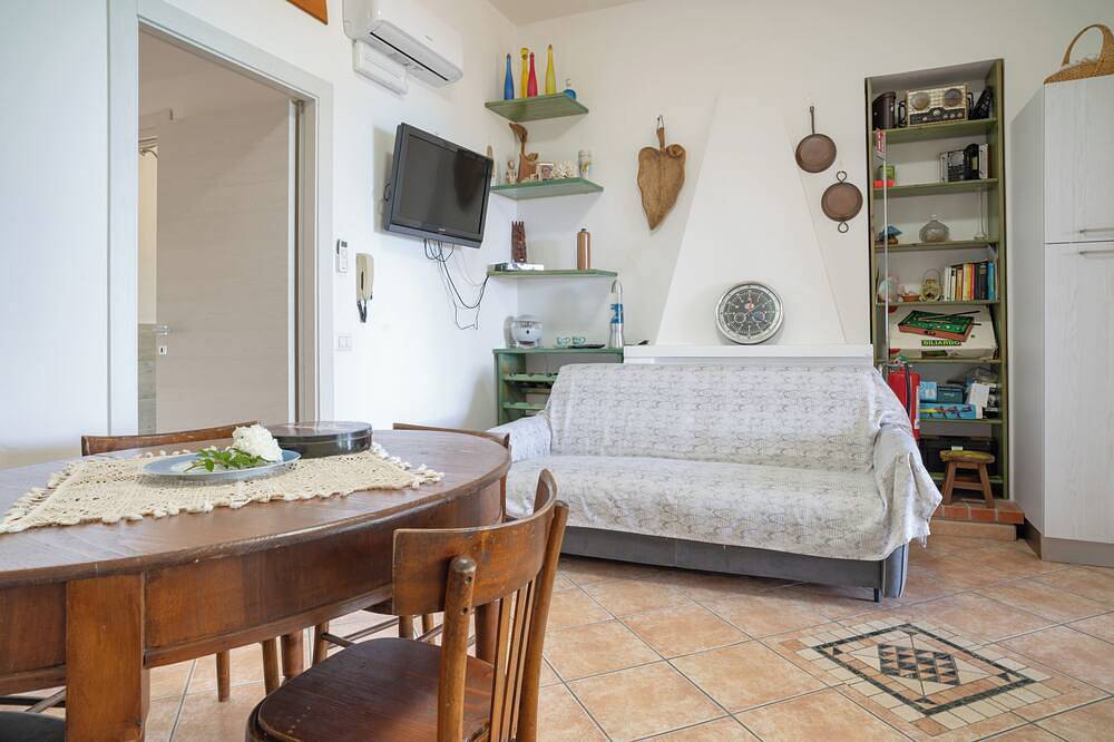 Ganze Wohnung, Apartment in villa with direct access to the sea, suitable for families with children in Sas Linnas Siccas, Orosei