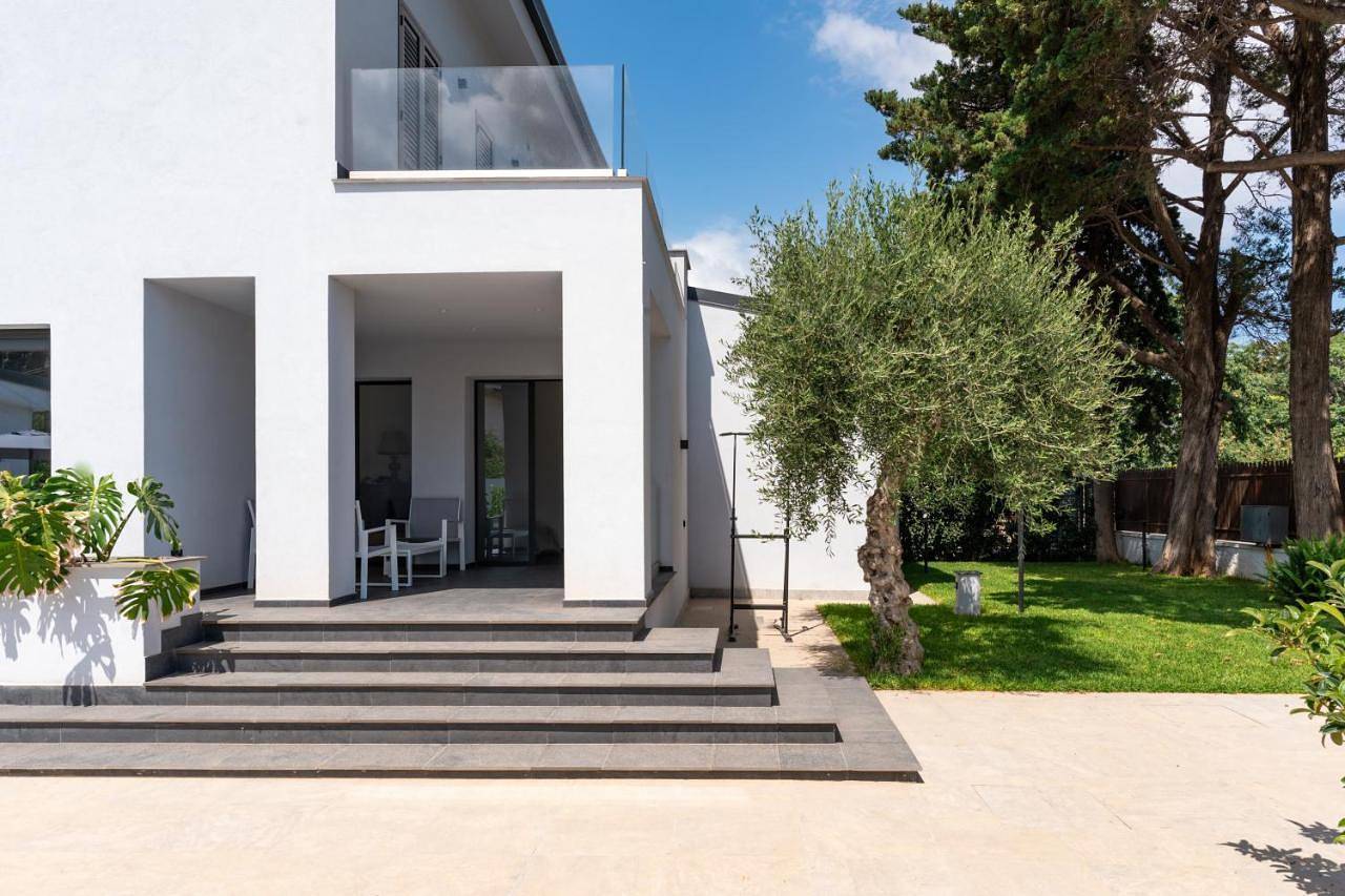 Three-Bedroom Villa in Palermo, Provincia di Palermo