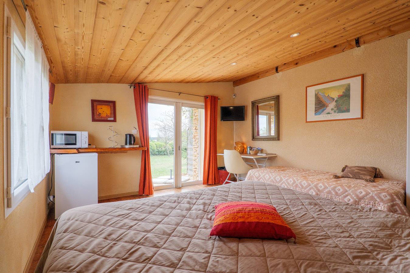 Gästezimmer „Gorges de l’Ardèche“ mit Gemeinschaftspool, Wlan und Klimaanlage in Saint-Remèze, Privas