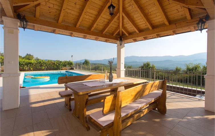 Charmante 200 m² große Ferienwohnung mit Pool, Terrasse, WLAN und Parkplatz in der Nähe von Trilj in Dalmatinisches Zagora