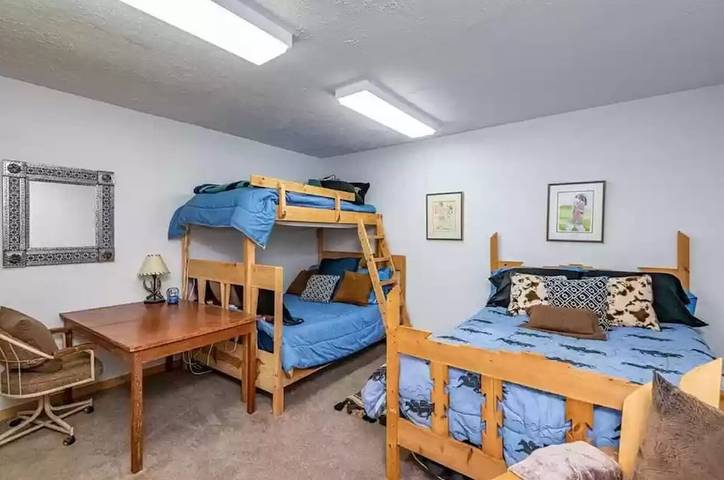 Vacation house for 15 people, with terrace and hot tub, with pets in Angel Fire