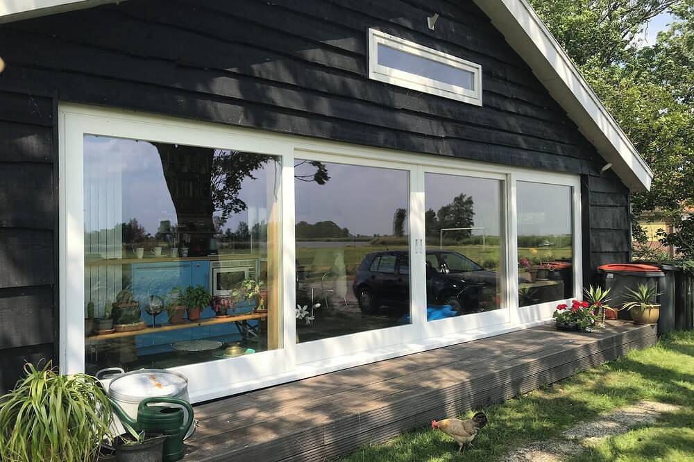 Spacious Country Home With Spectacular View on Lake in Waterland, Amsterdam Area in Monnickendam, Gouwzee