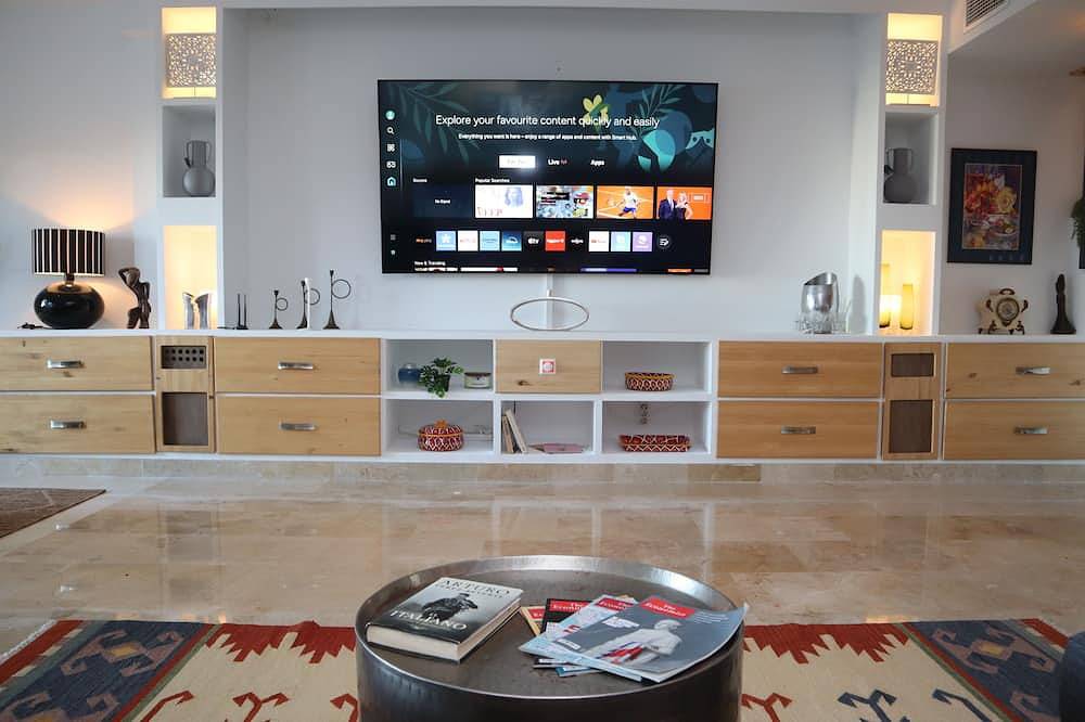 La Hacienda Golf - Alcaidesa. 4 story House, 350m from the Sea, in Playa de La Alcaidesa, San Roque