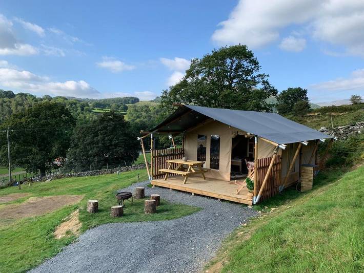 Tent for 5 people, with terrace and hot tub in North-Wales
