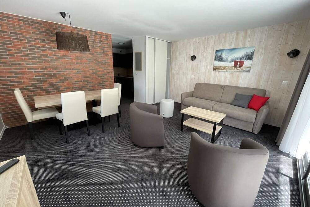 Ganze Wohnung, 80m bis zum stadtzentrum, 2te Etage, blick berg, schwimmbad, terrasse, fernseher in Gourette, Eaux-Bonnes