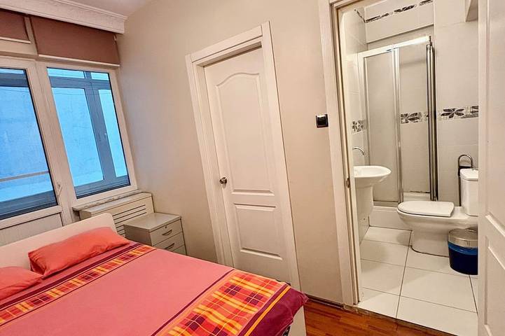 Ganze Wohnung, Spacious 4-bedroom apartment in central İstanbul close to metro line in Şişli, Istanbul