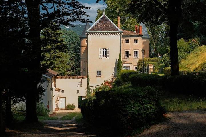 Entire apartment, La Cabane Du Trappeur   Lyon Country House in Caluire-et-Cuire, Lyon region