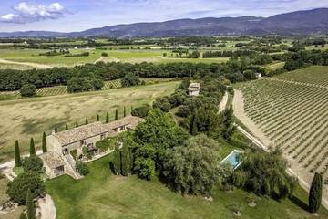 Location de vacances pour 12 personnes à Ansouis