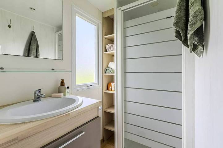 Camping für 4 Personen, mit Terrasse in Bénodet - 3